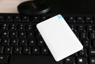 banque ultra mince de puissance de carte de crédit de 4.8mm, cadeau promotionnel micro mince de chargeur de batterie d'USB
